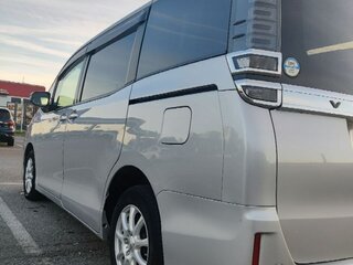 2017 Toyota Voxy III (R80), серебристый, 2500000 рублей, вид 5