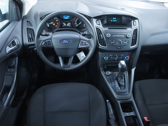 2017 Ford Focus III Рестайлинг, белый - вид 5