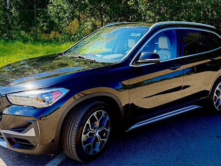 2021 BMW X1 28i xDrive II (F48) Рестайлинг, чёрный, 3459078 рублей, вид 2