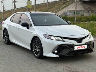 2018 Toyota Camry VIII (XV70), белый, 2999900 рублей, вид 1