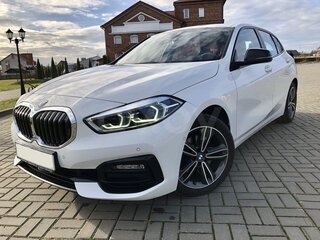 2019 BMW 1 серии 118d III (F40), белый, 2090000 рублей, вид 1