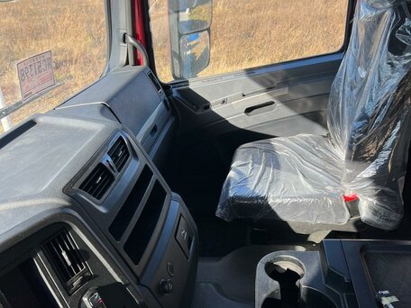 2002 Shacman (Shaanxi) X3000, красный, 8000000 рублей, вид 4