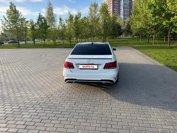 2013 Mercedes-Benz E-Класс 200 IV (W212, S212, C207) Рестайлинг, белый - вид 2