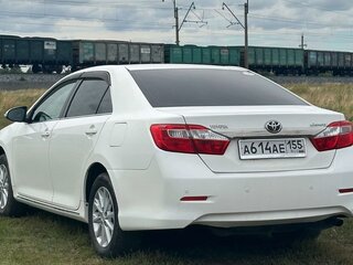 2013 Toyota Camry VII (XV50), белый, 1980000 рублей, вид 2