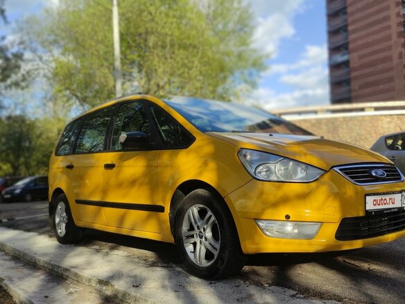 2013 Ford Galaxy II Рестайлинг, жёлтый, 1050000 рублей