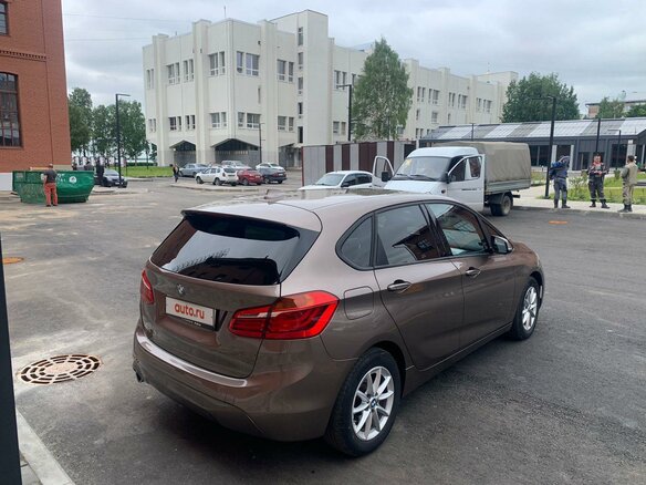 2019 BMW 2 серии Active Tourer 216d F45 Рестайлинг, золотистый, 1660000 рублей - вид 2