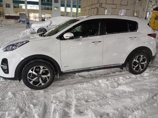 2019 Kia Sportage IV Рестайлинг, белый, 2650000 рублей, вид 5