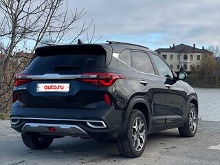 2022 Kia Seltos I, чёрный, 2390000 рублей, вид 4
