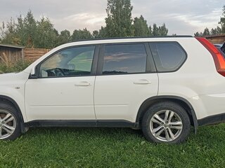2013 Nissan X-Trail II Рестайлинг, белый, 990000 рублей, вид 4