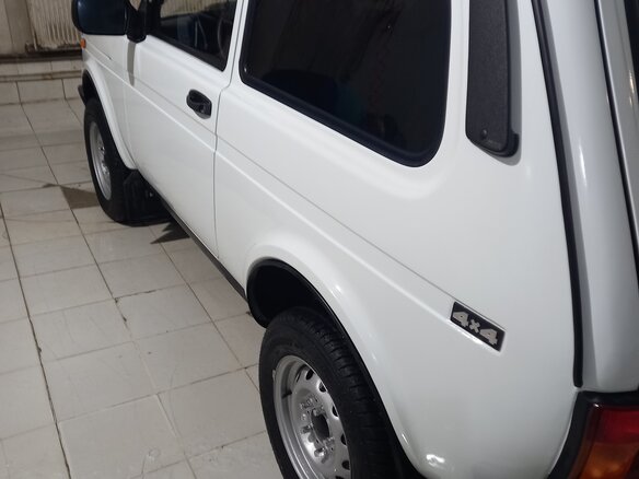 1997 Lada (ВАЗ) 2121 (4x4) I Рестайлинг, белый, 800000 рублей - вид 6