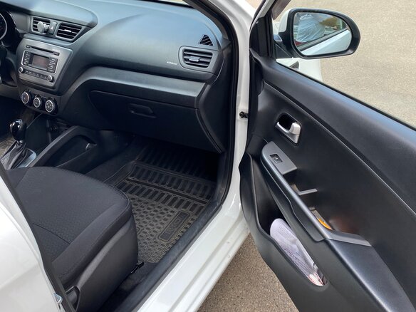 2015 Kia Rio III Рестайлинг, белый, 1450000 рублей - вид 5