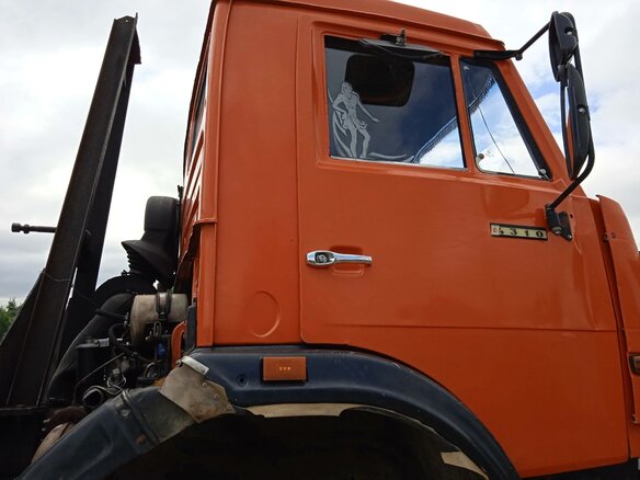 2004 КамАЗ 4310, оранжевый, 1700000 рублей - вид 2