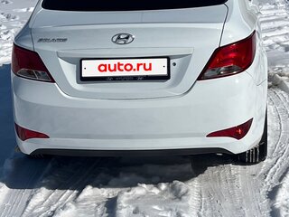 2016 Hyundai Solaris I Рестайлинг, белый, 930000 рублей, вид 3