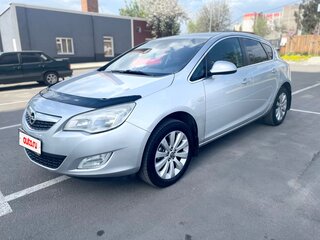 2011 Opel Astra J, серебристый, 700000 рублей, вид 1