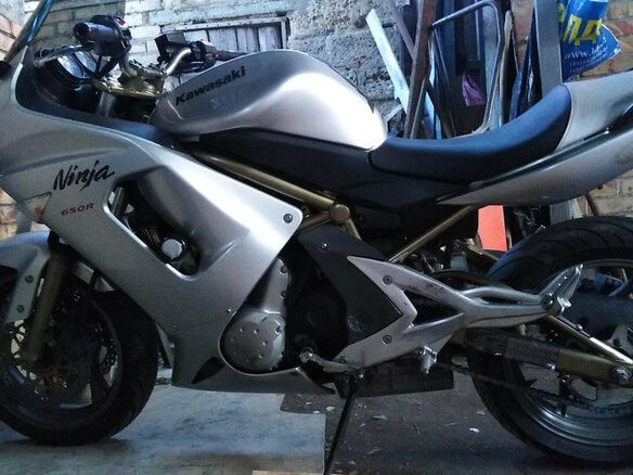 2007 Kawasaki ER-6F (Ninja 650R), серебристый, 380000 рублей - вид 5