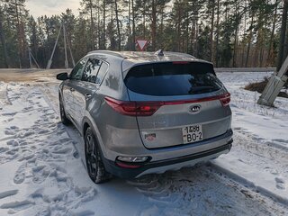 2020 Kia Sportage IV Рестайлинг, серебристый, 2150000 рублей, вид 4