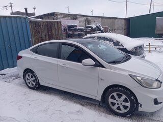 2013 Hyundai Solaris I, белый, 750000 рублей, вид 2