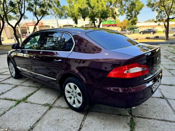2011 Skoda Superb II, красный, 1300000 рублей - вид 3