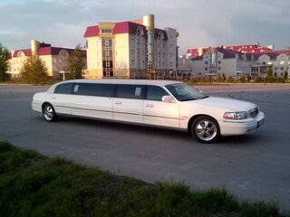 2004 Lincoln Town Car III Рестайлинг, белый, 600000 рублей, вид 2