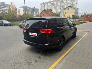 2019 Chrysler Pacifica RU, чёрный, 1900000 рублей, вид 4