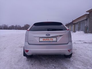 2009 Ford Focus II Рестайлинг, серебристый, 800000 рублей, вид 3