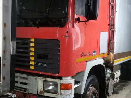 1990 Volvo F-Series, красный, 300000 рублей, вид 2