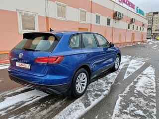 2019 Volkswagen Touareg III, синий, 6000000 рублей, вид 4