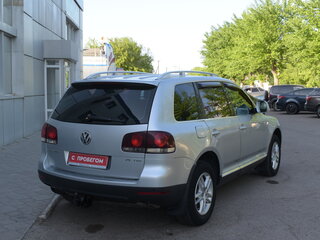 2008 Volkswagen Touareg I Рестайлинг, серебристый, 1350000 рублей, вид 5