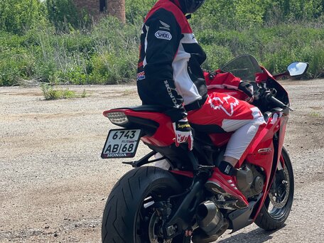 2008 Honda CBR 1000 RR/RA Fireblade, красный, 999999 рублей, вид 1