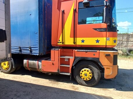 2001 Renault Magnum, красный, 1650000 рублей, вид 4