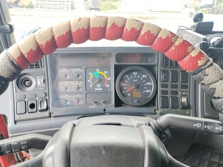 2005 Scania P-series, красный, 1350000 рублей, вид 3