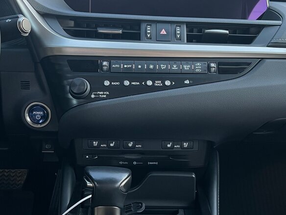 2019 Lexus ES 300h VII, серый, 4500000 рублей - вид 18