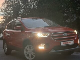 2017 Ford Kuga II Рестайлинг, красный, 2000000 рублей, вид 4