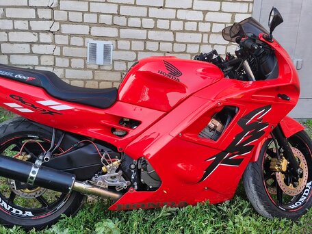 1991 Honda CBR 600F, красный, 300000 рублей, вид 3