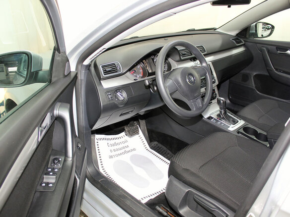 2011 Volkswagen Passat B7, серебристый - вид 9