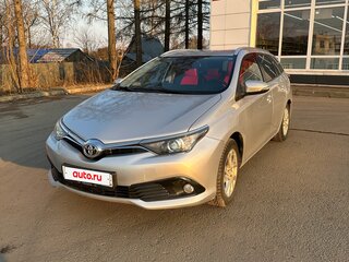 2017 Toyota Auris II Рестайлинг, серебристый, 1200000 рублей, вид 2