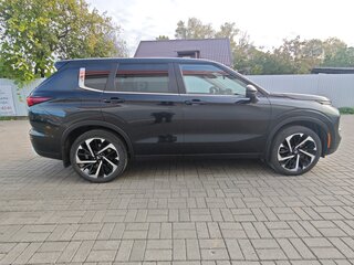 2021 Mitsubishi Outlander IV, чёрный, 3350000 рублей, вид 5