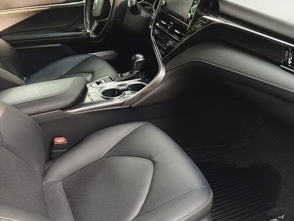 2021 Toyota Camry VIII (XV70) Рестайлинг, белый, 2749000 рублей - вид 7
