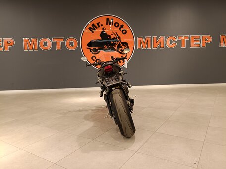 2021 Triumph Street Triple, серый, 899000 рублей, вид 4