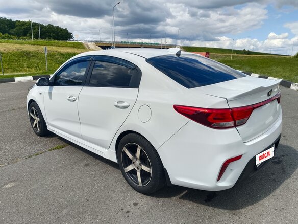 2017 Kia Rio IV, белый, 1490000 рублей - вид 5