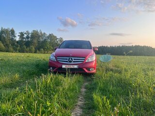 2013 Mercedes-Benz B-Класс 180 II (W246), красный, 1750000 рублей, вид 3