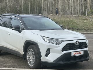 2020 Toyota RAV4 V (XA50), белый, 4300000 рублей, вид 3
