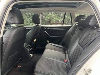 2020 Skoda Octavia Scout III (A7) Рестайлинг, белый, 1460000 рублей, вид 4