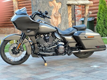 2021 Harley-Davidson CVO Road Glide, золотистый, 3100000 рублей, вид 4