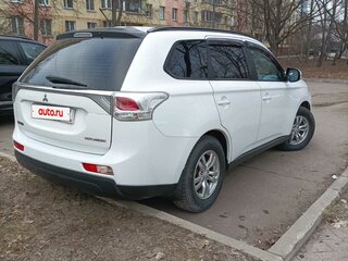 2012 Mitsubishi Outlander III, белый, 1240000 рублей, вид 4