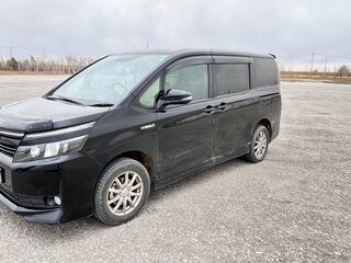 2015 Toyota Voxy III (R80), чёрный, 1900000 рублей, вид 1