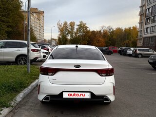 2021 Kia Rio IV Рестайлинг, белый, 1600000 рублей, вид 3