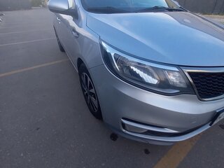 2015 Kia Rio III Рестайлинг, серебристый, 970000 рублей, вид 2