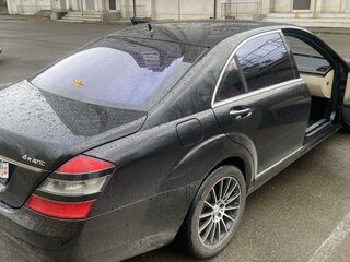 2006 Mercedes-Benz S-Класс 500 V (W221), чёрный, 1700000 рублей, вид 3