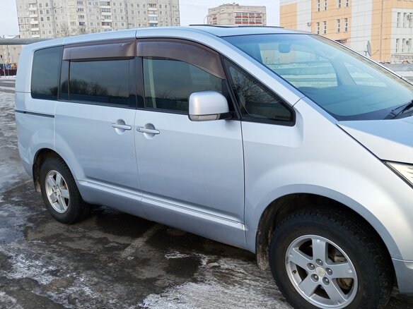2009 Mitsubishi Delica D:5 I, серый, 1400000 рублей - вид 2